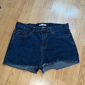 SUPER CUTE DAISY DUKES 2” inseam jean shorts stretchy AXCESS brand size 4